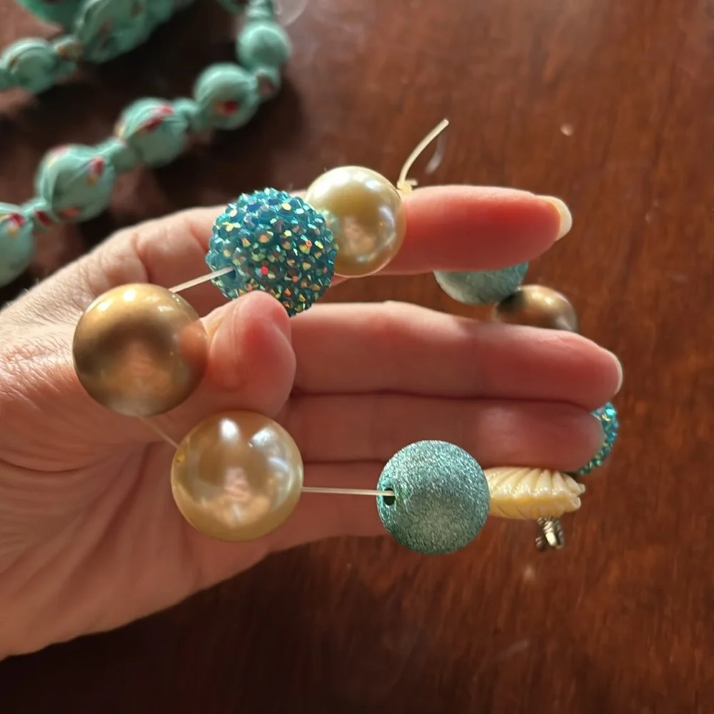 EUC Maui starfish stretch bauble bracelet